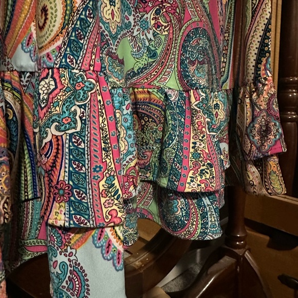 TOMMY HILFIGER flowy shift Paisley ruffle bottom dress - Picture 5 of 5